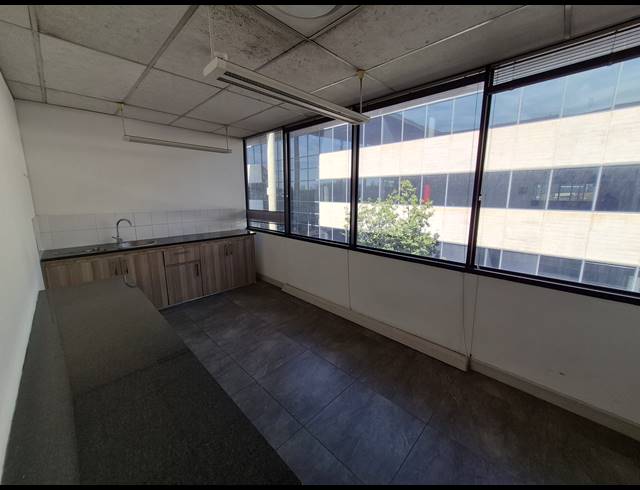 5,204M² OFFICE TO LET IN WOODMEAD